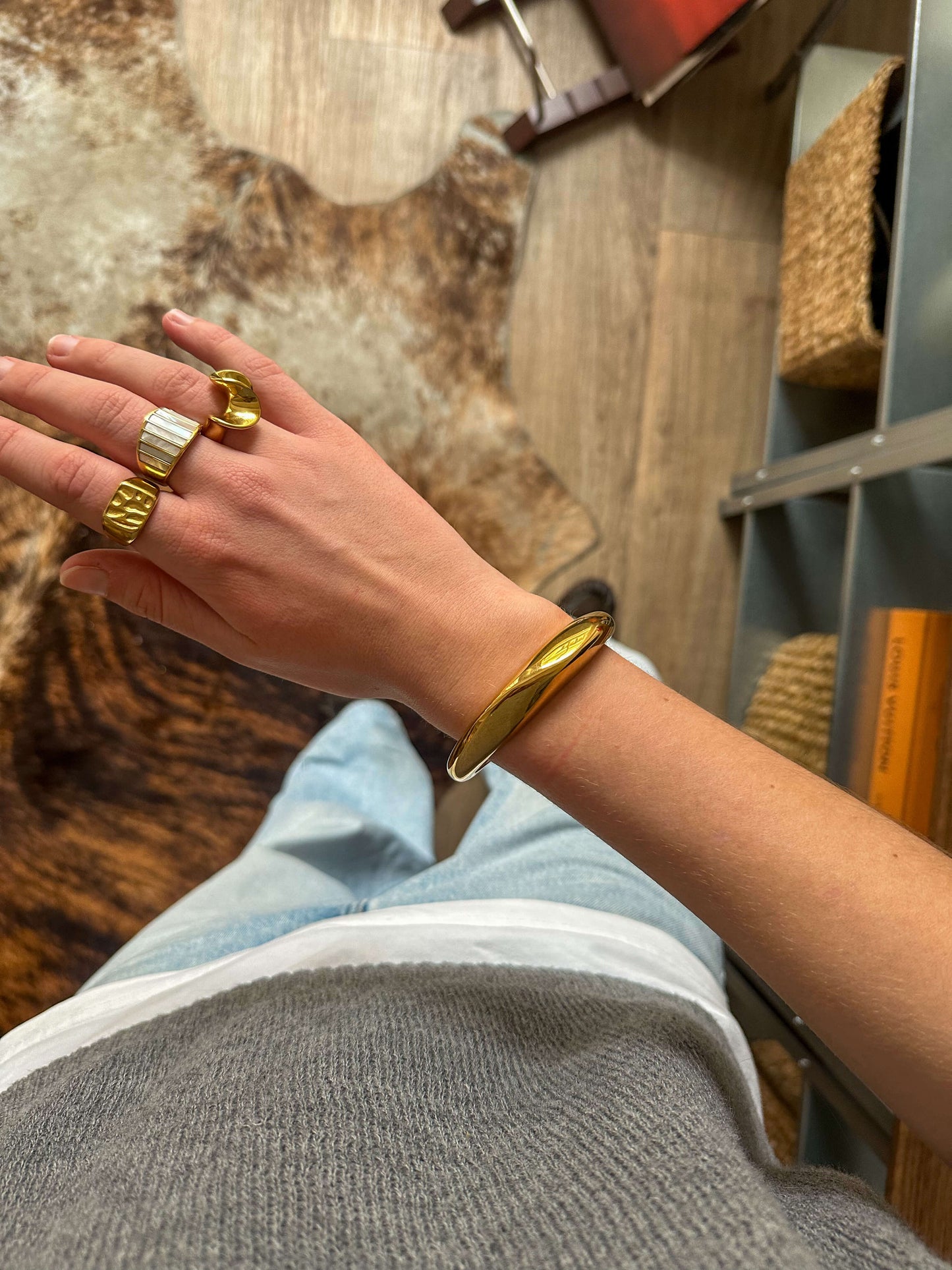 Jet bangle